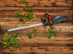 GARDENA Accu Heggenschaar ComfortCut 60/18V P4A Set 7 GARDENA Accu Heggenschaar ComfortCut 60/18V P4A Set -Kettler Tuinieren Winkel gardena accu heggenschaar comfortcut 60 18v p4a set 1500x1103 640af31a3b8eb l
