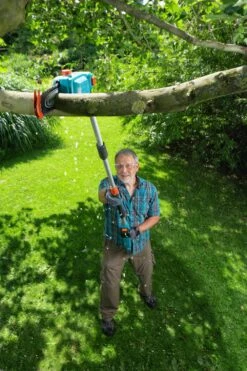 GARDENA Accu Telescopische Snoeizaag TCS 20/18 P4A Set -Kettler Tuinieren Winkel gardena accu telescopische snoeizaag tcs 20 18 p4a set 1000x1500 640af323285d7 l